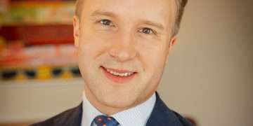 Etiquette expert William Hanson’s top tips on tackling dining-out dilemmas, from dividing the bill to giving children an iPad at the table