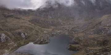 National park officials vote to refer to names of more than 200 lakes and waterfalls in Welsh only