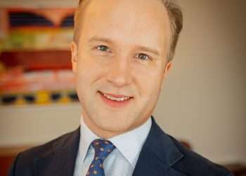 You’ve been ordering drinks all wrong! Etiquette expert William Hanson’s tips for nights on the town, from the secret to getting served quickly at the bar to whether it’s OK to kiss in a cab…