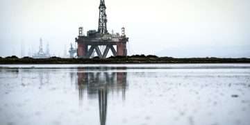 Regulator warns it could block oil and gas projects if they do not cut emissions