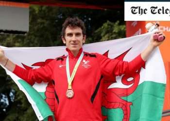 Geraint Thomas wins bronze but early crash costs him gold