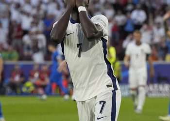 England 0-0 Slovenia: Whistle blows bringing disappointing first half to a close after numerous false starts including Bukayo Saka’s disallowed goal