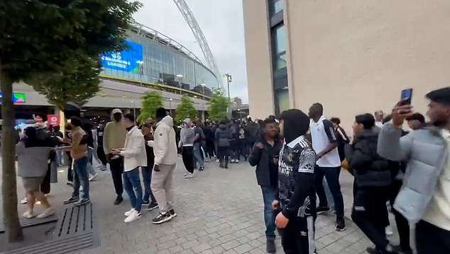 Fans rush Wembley Stadium ahead of Champions League clash between Real Madrid and Borussia Dortmund