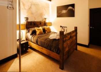 Inside sex-themed Airbnb with soundproof mirrored walls, an intimacy swing, hot tub and BONDAGE room (with handcuffs and cross)