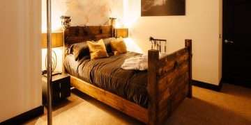 Inside sex-themed Airbnb with soundproof mirrored walls, an intimacy swing, hot tub and BONDAGE room (with handcuffs and cross)