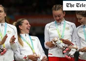 Laura Kenny leaves heartache behind to lead England to Commonwealth team pursuit bronze