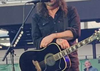 Moment Foo Fighters frontman Dave Grohl blasts Taylor Swift’s Eras Tour on stage in London claiming the band calls their shows the ‘errors tour’ as they ‘actually play live’