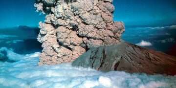 New tool predicts Mount St Helens eruptions with 95% accuracy – as America’s most dangerous volcano is recharging