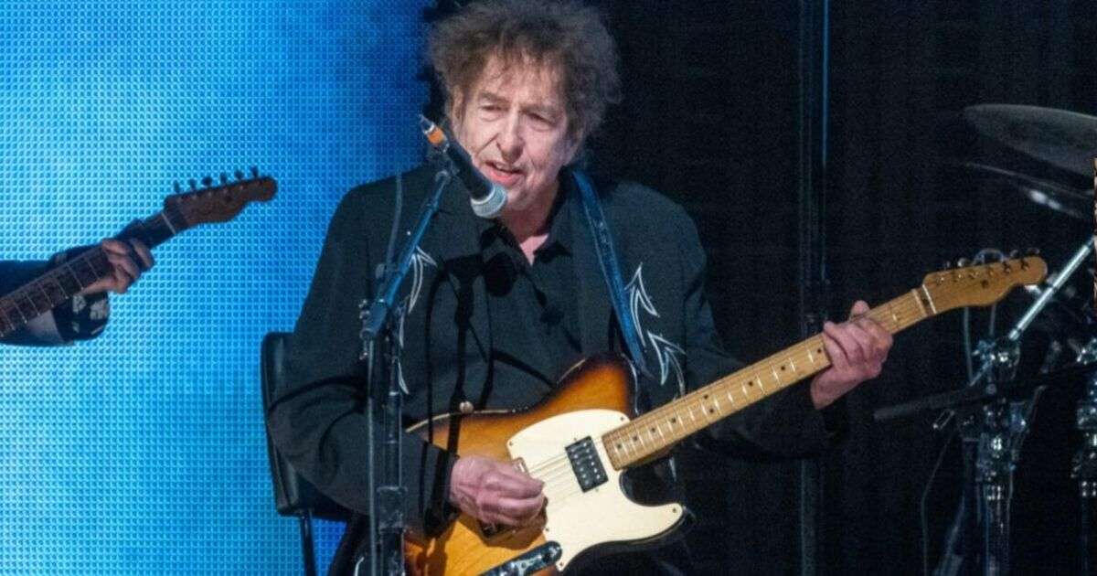 Bob Dylan announces new UK tour – but one major activity has been banned | Celebrity News | Showbiz & TV
