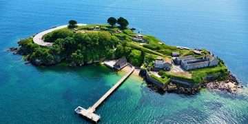 Tiny Drake’s Island off the coast of Plymouth is up for sale – and it could make the perfect spot for a hotel