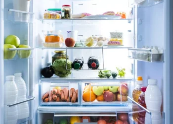 ‘Alarming’ reason half of Brits are at risk of food poisoning – how to avoid it