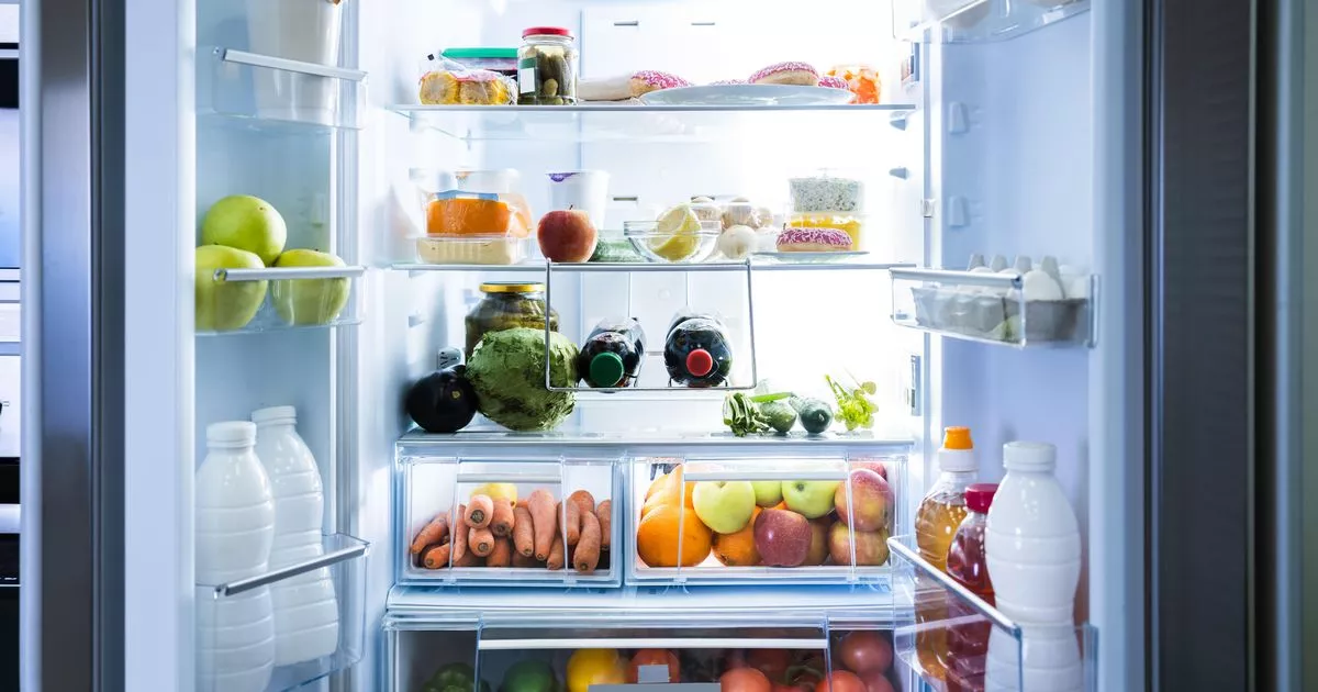 ‘Alarming’ reason half of Brits are at risk of food poisoning – how to avoid it