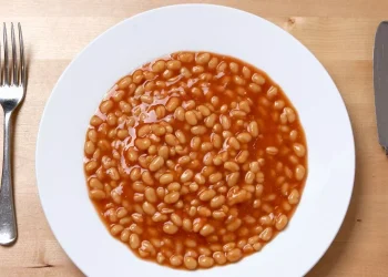 Foodies horrified after man shows what he eats with baked beans for dinner