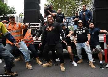 Thousands of tradies to walk from construction sites in ‘solidarity with the CFMEU’ after 270 staff members were sacked