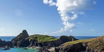 Insider’s Cornwall: Where and when to go to beat the crowds, get a bargain and find the little-known beaches…