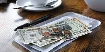 Revealed: The etiquette rules Brits need to follow on holidays in the USA – from the popular drink they should NEVER order to the dangers of swearing