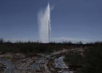 Mysterious 100-foot geyser erupts in US state’s oilfield recently hit by earthquakes