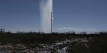 Mysterious 100-foot geyser erupts in US state’s oilfield recently hit by earthquakes