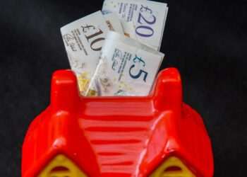 ‘Retirement super pot’ holders pay themselves around £3m each in a year