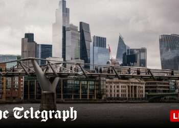 More than £800m wiped off Schroders as clients pull cash