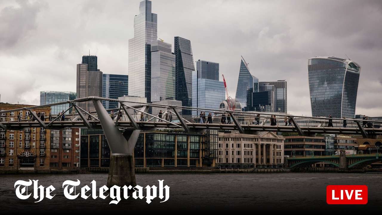 More than £800m wiped off Schroders as clients pull cash