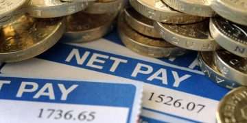 Bank set to hold rates as wage growth rises for first time in more than a year