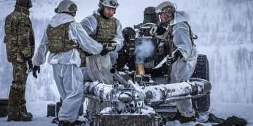 Ex-NATO commander says 30,000 Brits a year should be conscripted to boost Britain’s depleted Army – as ex-defence chief warns UK is ‘massively vulnerable’ to a Russian onslaught