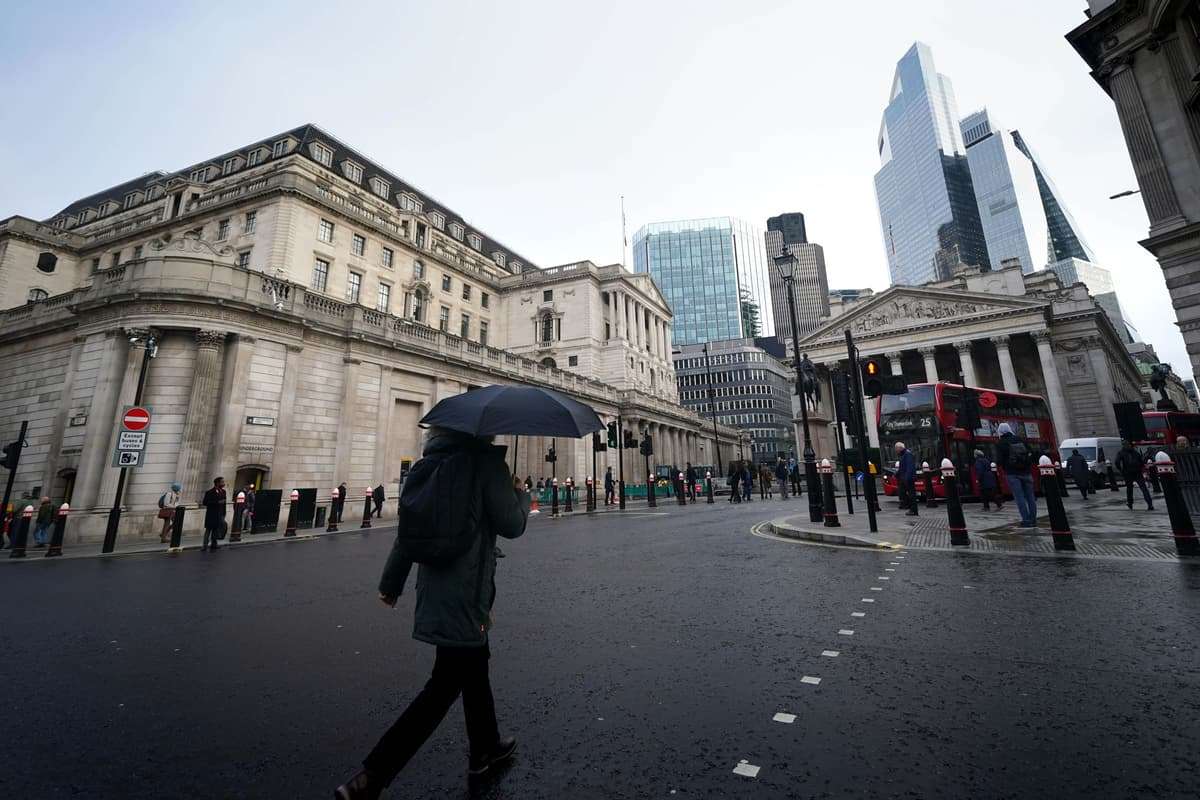 Bank of England leaves its interest rate unchanged at 4.5%