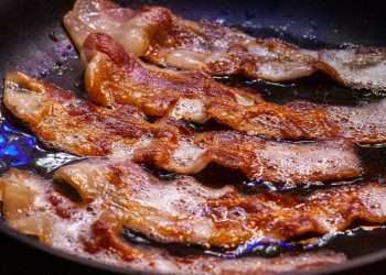 Speedy bacon hack is ‘best way’ to get perfectly crispy rashers every time