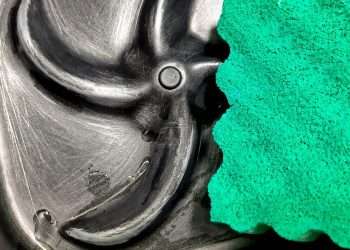 Air fryer grease will wipe away in 3 minutes if you ditch vinegar for 1 household item