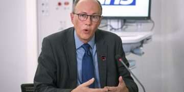 Major infection warning as record number of NHS staff reject flu vaccine – uptake falls from nearly 80 to 37% in four years