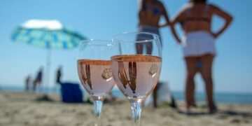 Tourist is charged £1,200 for two drinks and a packet of crisps in Mexico