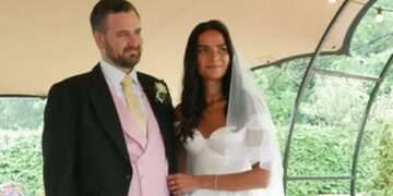 Couple serve Domino’s and 60-litre keg of dip at wedding, continuing anniversary tradition