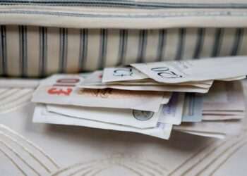 Exact amount of cash all families should keep at home amid rise in bank outages