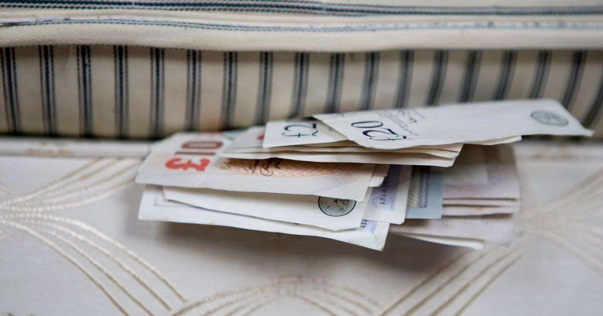 Exact amount of cash all families should keep at home amid rise in bank outages