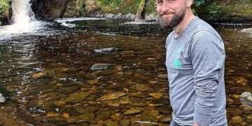 Father-of-four dies of bowel cancer, aged 40, within months of being diagnosed – the only warning sign was terrifyingly easy to dismiss