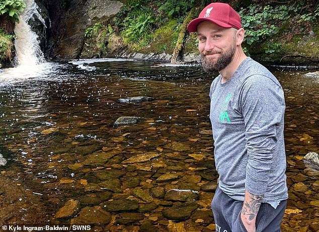 Father-of-four dies of bowel cancer, aged 40, within months of being diagnosed – the only warning sign was terrifyingly easy to dismiss