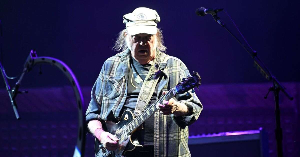 Glastonbury LIVE – Bosses ‘appalled’, Neil Young backlash and Rod Stewart’s return | TV & Radio | Showbiz & TV