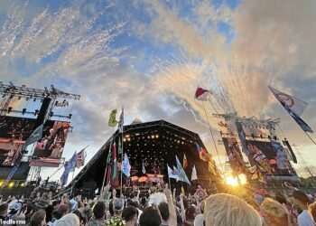 Glastonbury app will count festivalgoers’ steps around the 900-acre site – and reward them for walking