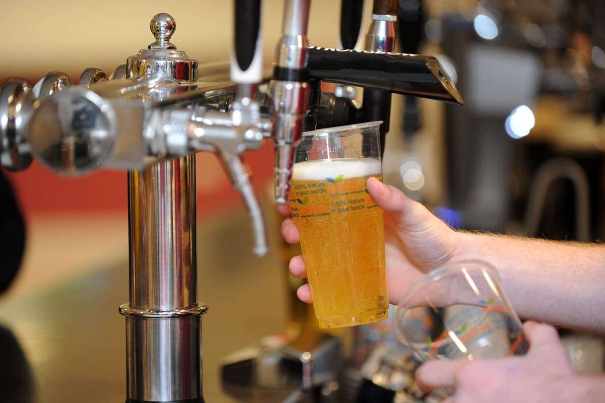 Hospitality firms need support to improve pay and conditions, report finds