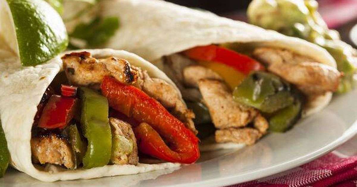 25-minute chicken fajitas recipe is perfect for an easy and vibrant midweek dinner