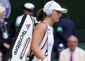 Amanda Anisimova vs Iga Swiatek – Wimbledon women’s final LIVE: A break of serve in the first set as both aim for maiden SW19 title