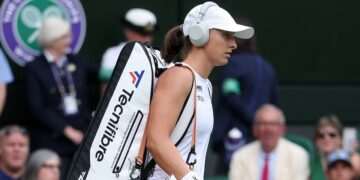 Amanda Anisimova vs Iga Swiatek – Wimbledon women’s final LIVE: A break of serve in the first set as both aim for maiden SW19 title