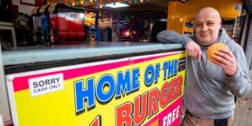 ‘I tasted Blackpool’s famous £1 burger and one thing left me shocked’