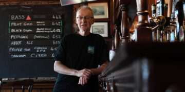 I went to no-nonsense seaside pub with no TV and no food where 1 type of person isn’t welcome