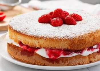Mary Berry’s ‘tasty’ Victoria sponge recipe is so ‘easy’ to make with six ingredients