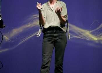 Win against the wasps! There are more than ever, so here world-leading experts reveal what really works against them – from a trick with tights to the sure-fire way to make them leave your picnic alone