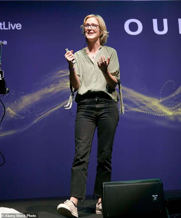 Win against the wasps! There are more than ever, so here world-leading experts reveal what really works against them – from a trick with tights to the sure-fire way to make them leave your picnic alone