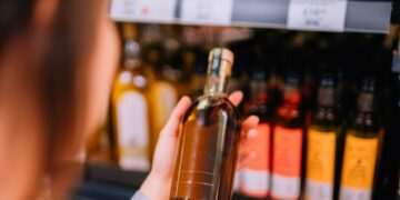 Anyone with olive oil in their kitchen urged to avoid ‘mistake’ which can ruin taste