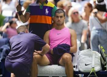 Carlos Alcaraz marches into US Open fourth round despite injury scare against Luciano Darderi